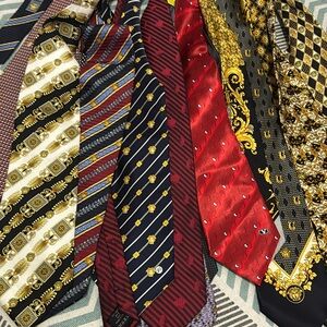 Neckties muLtiples valentino & versace total of 11